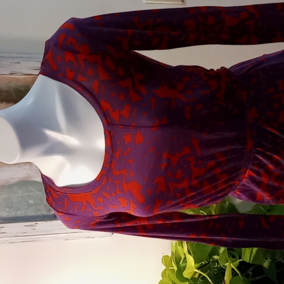 DKNY Long Sleeve - Picture 2 of 5